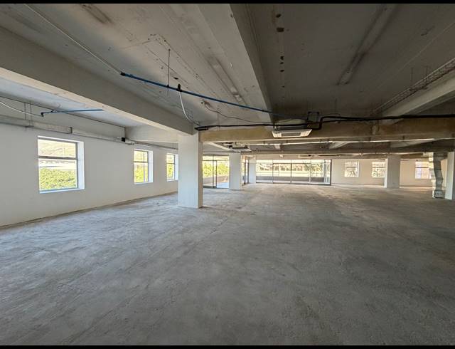 1,218M² BUILDING TO LET IN FORESHORE
